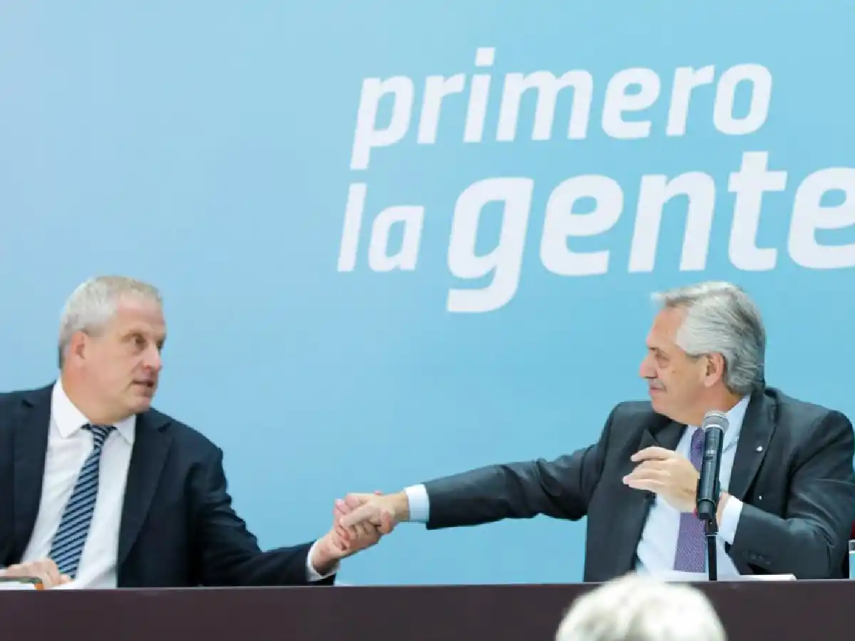 "Seguiremos trabajando para que los docentes estén cada vez mejor pagos"