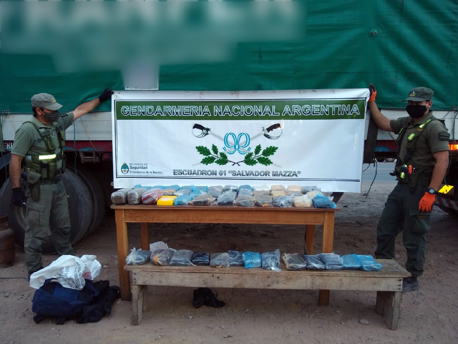 Secuestraron 34 kilos de cocaína en un cargamento de harina de soja en Salta