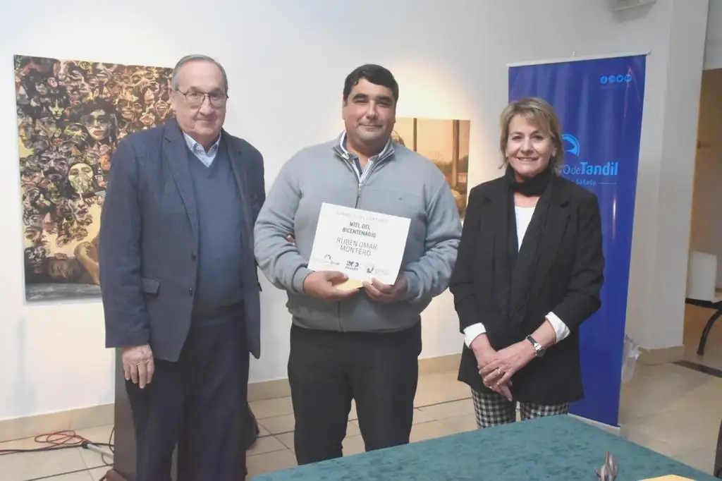Premiaron a los ganadores del concurso Miel del Bicentenario.