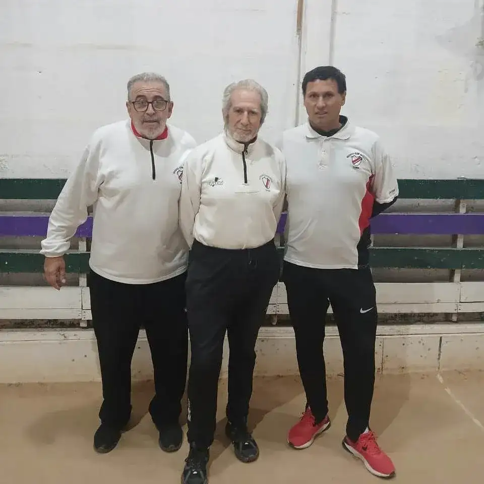 Javier Levigna, Miguel Cabarco y Juan Olivera, la última formación de Defensa Tandil que se consagró anticipadamente.