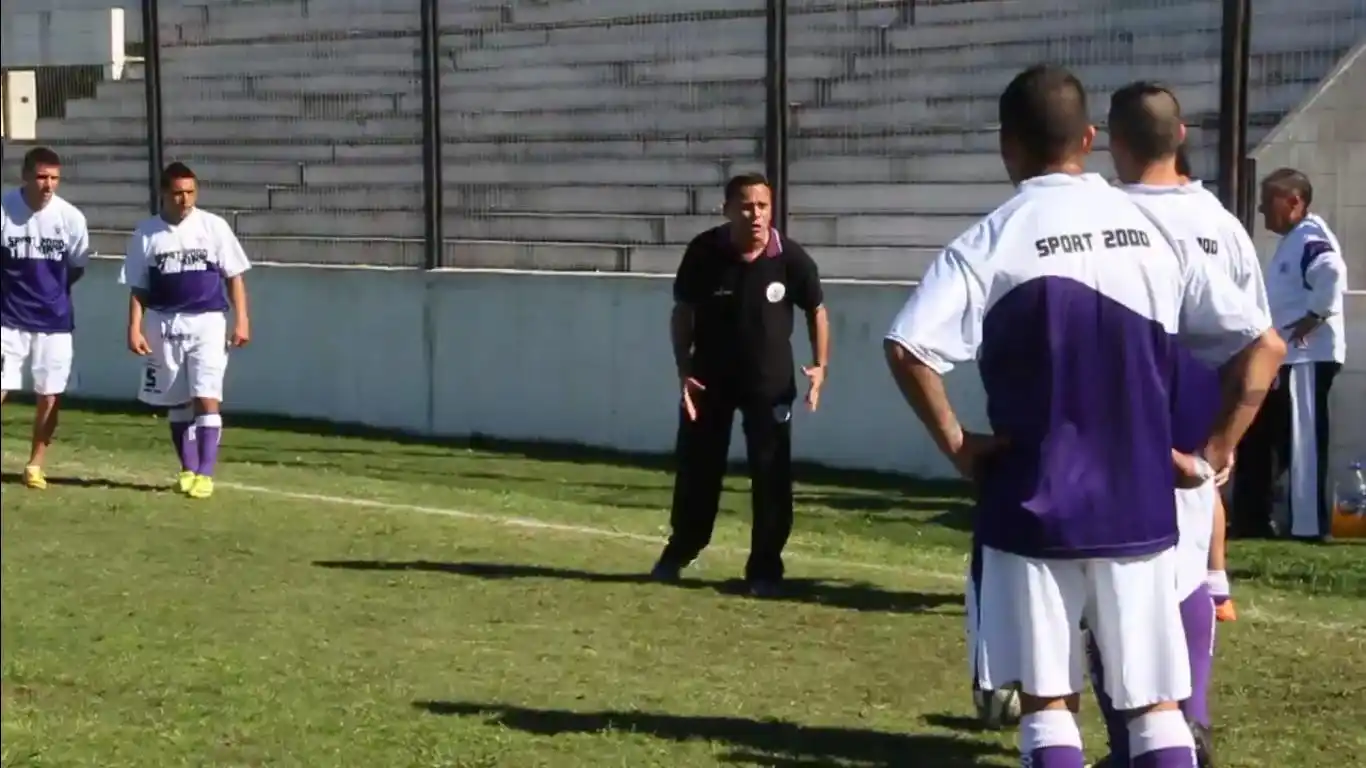 Video: Arenga del plantel de Villa Dálmine es furor en las redes sociales