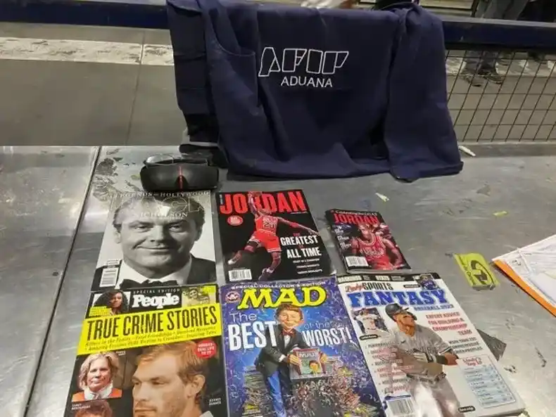 La Aduana secuestró dólares ocultos en revistas