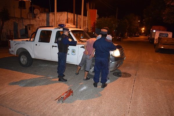 Dos jóvenes detenidos por llevar un gato que se sospechó como robado