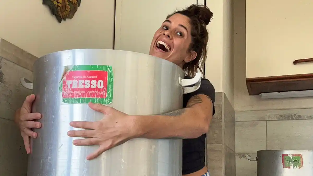 Florencia Carrera arrancó a cocinar en su departamento de Tandil.