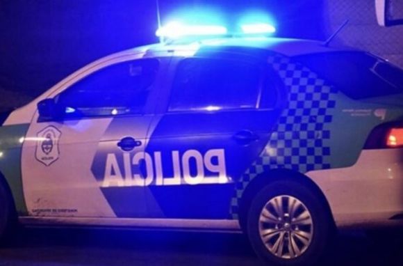 Raid delictivo: violentó un auto y un móvil policial