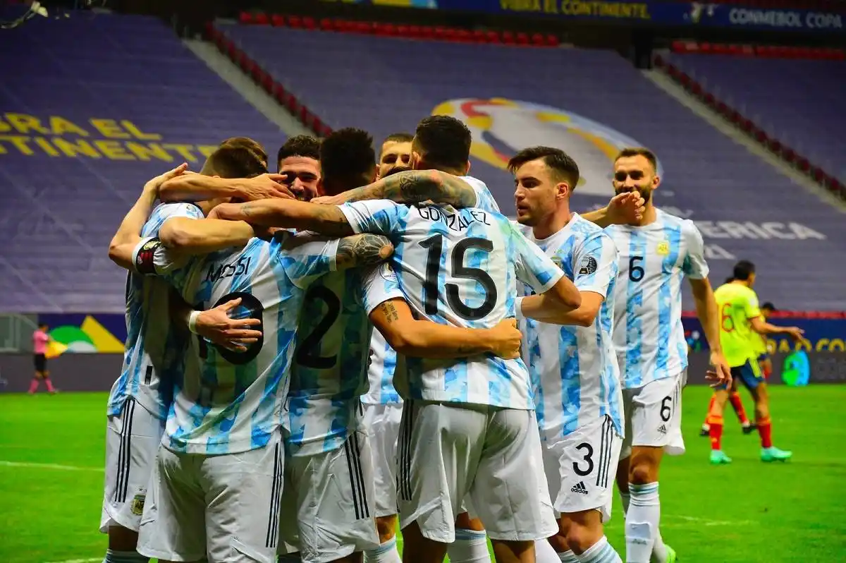 Argentina le ganó por penales a Colombia y jugará la final ante Brasil