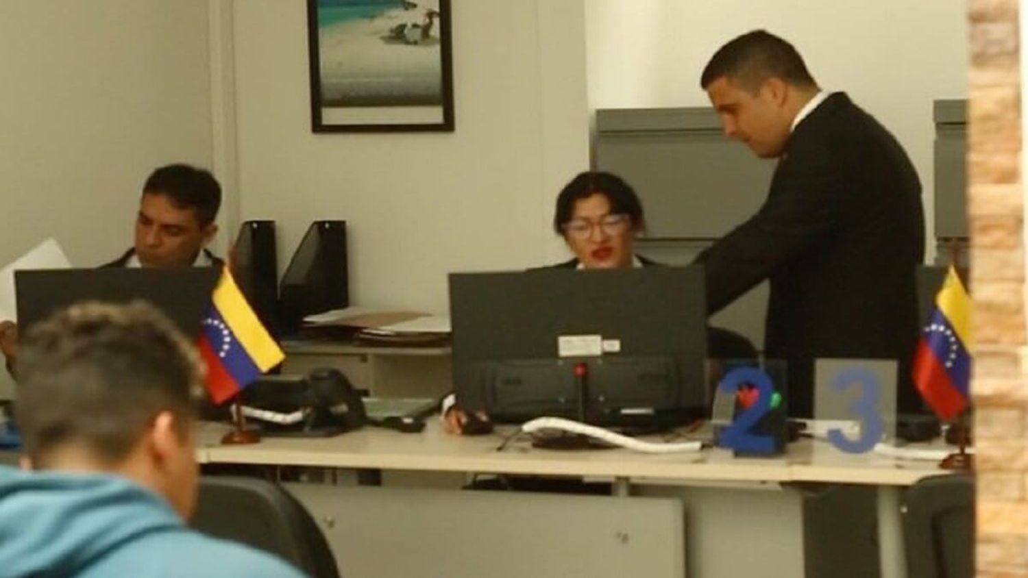 REANUDAN ACTIVIDADES en consulados venezolanos de Medellín, Riohacha y Cartagena