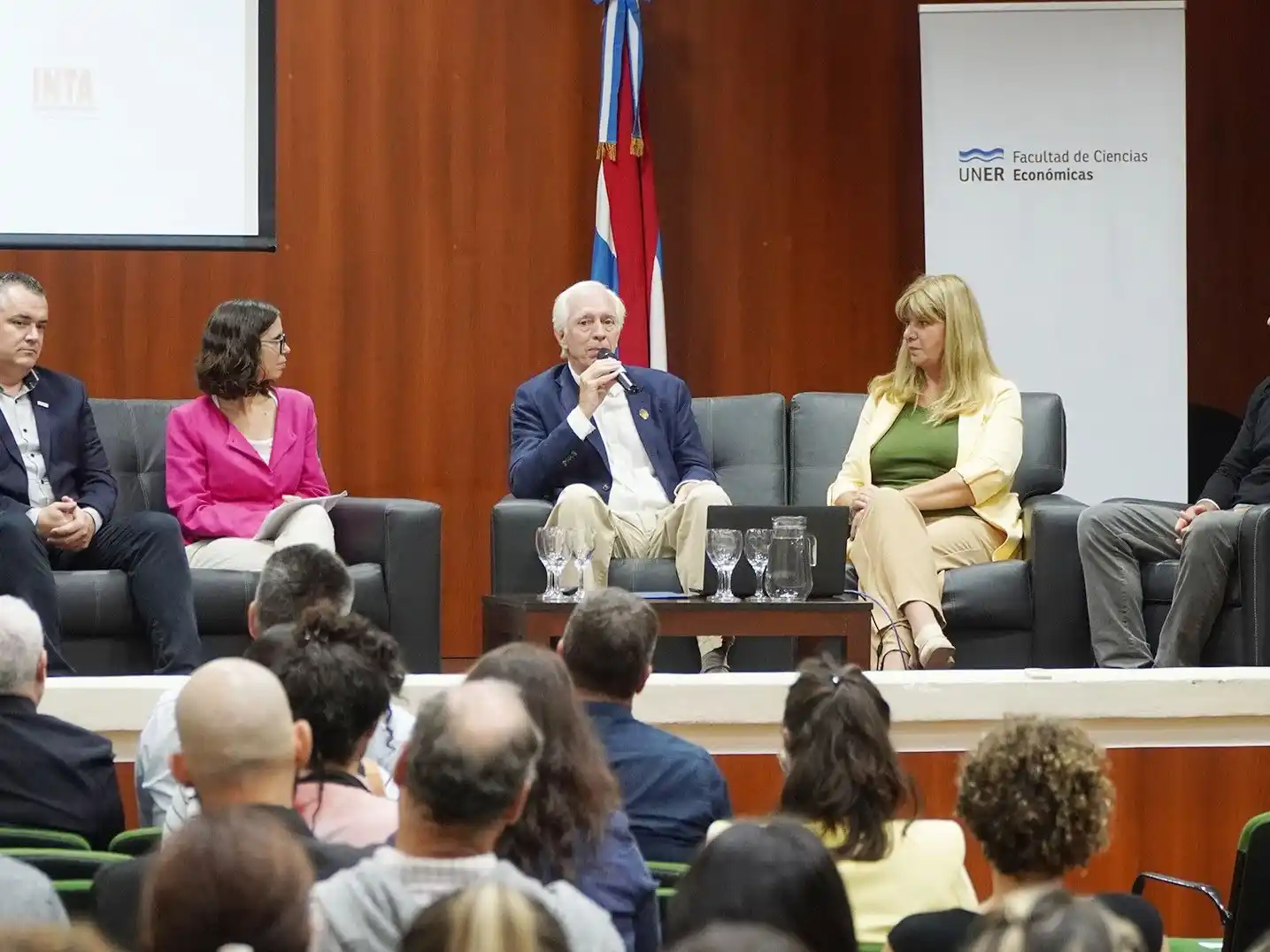 Se realiza en Paraná y Crespo un foro donde la ciencia muestra sus aportes a la cadena avícola entrerriana