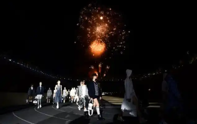 Dior presenta su nueva colección en la Grecia antigua