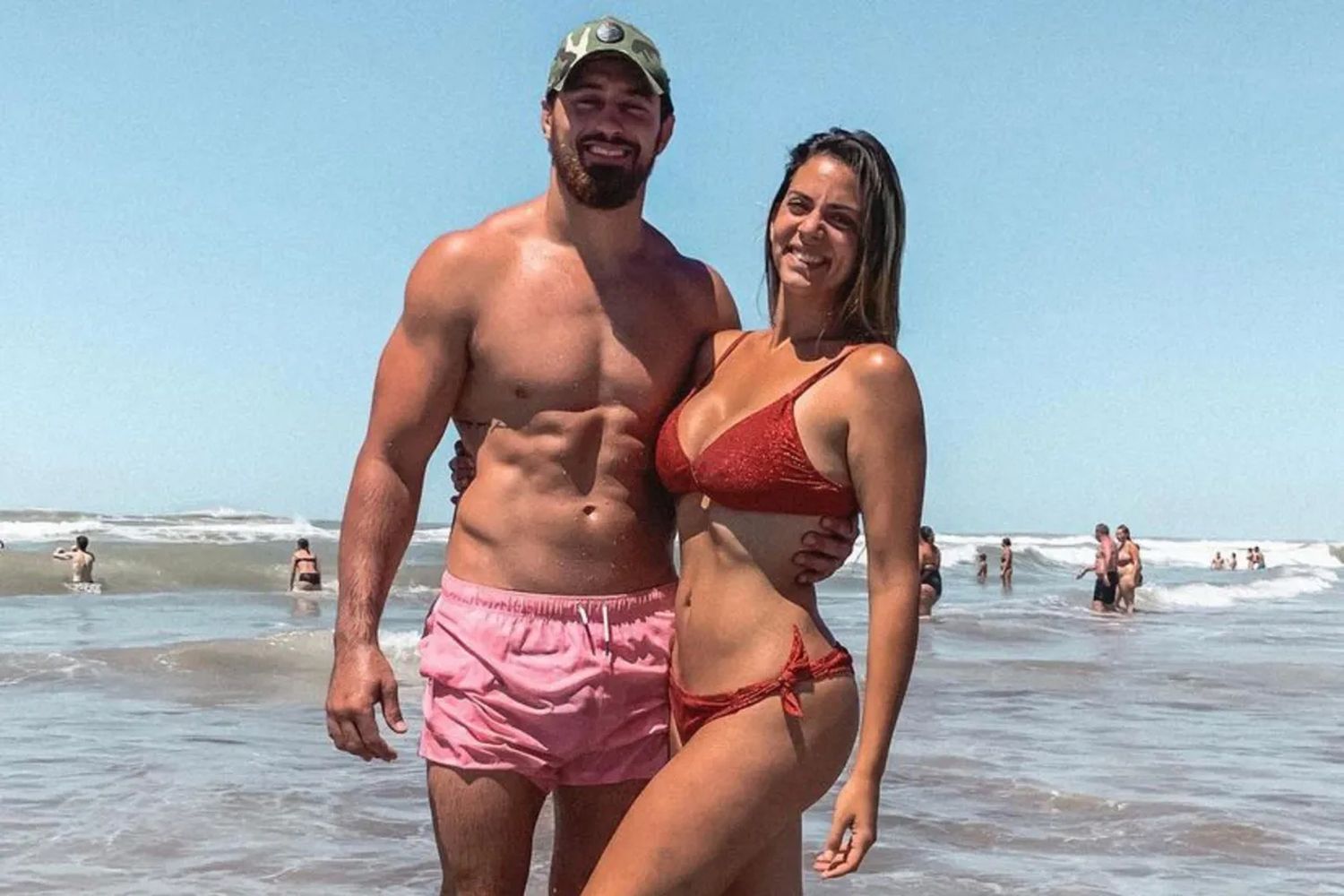 Belu Lucius fue criticada por dejar a sus hijos en la colonia mientras ella va a la playa