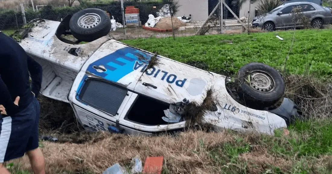 La patrulla volcada: Hay tres detenidos