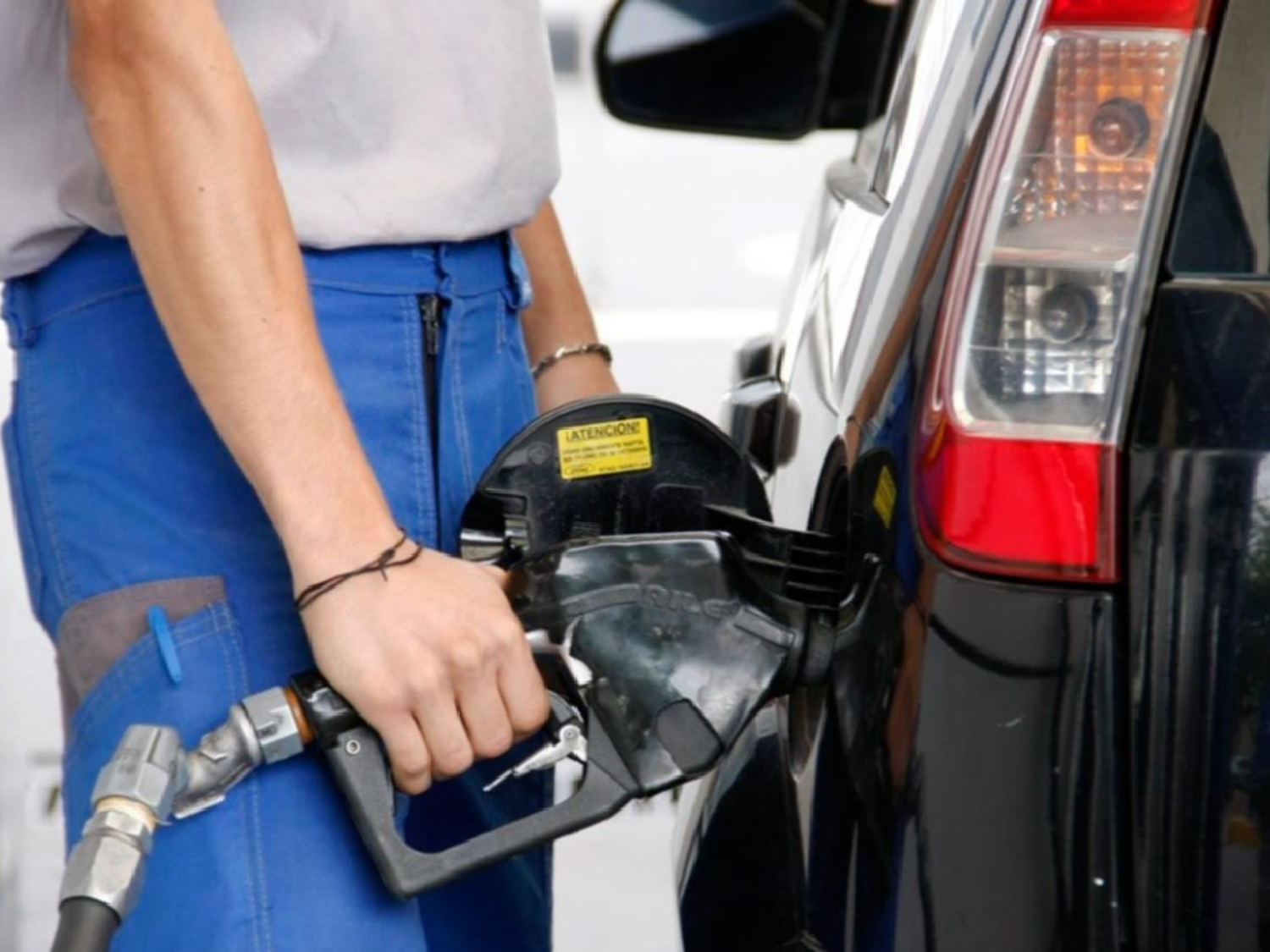 YPF aumentó un 3,5% el promedio de sus combustibles