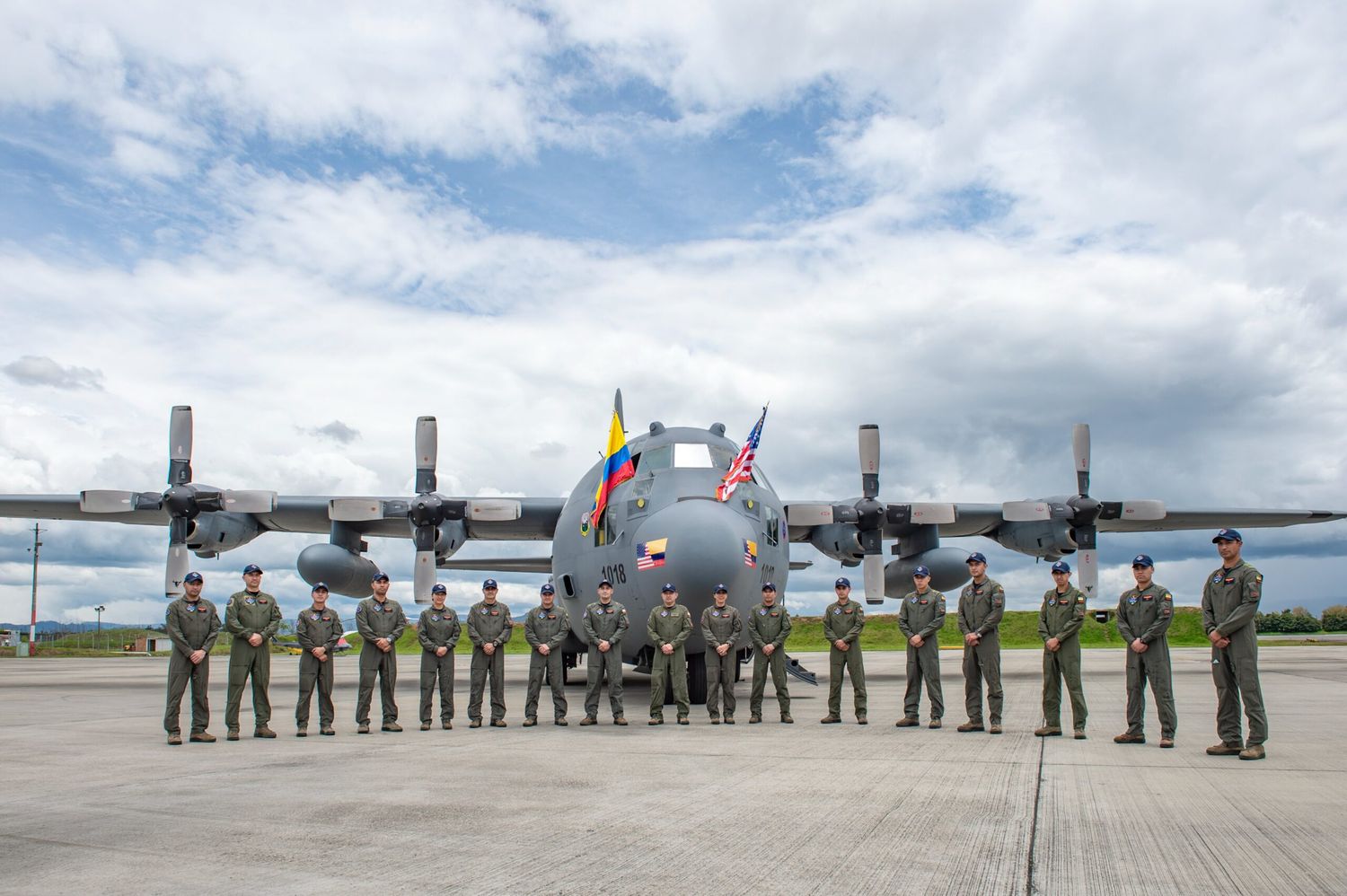 Colombia presentó dos Hércules C-130 donados por EE.UU.