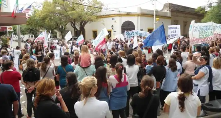 La Caravana Provincial Docente por la Escuela Pública pasó por San Pedro
