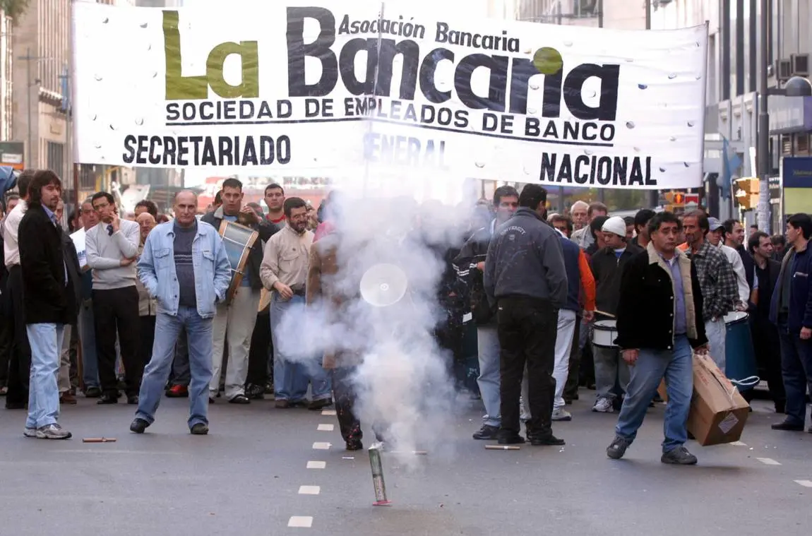 Bancarios levantaron el paro de 72 horas tras llegar a un acuerdo