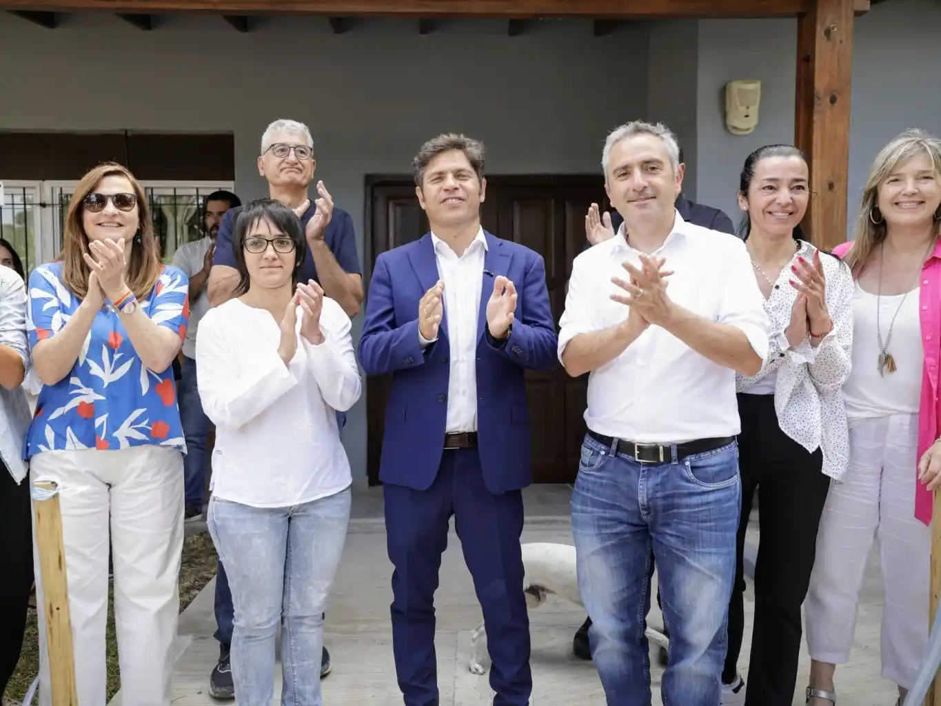 Kicillof y ministros en Villa Gesell junto al intendente local.