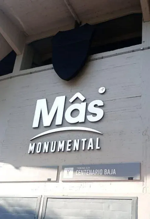 El Monumental, sin insignias de River para la final de la Copa Libertadores