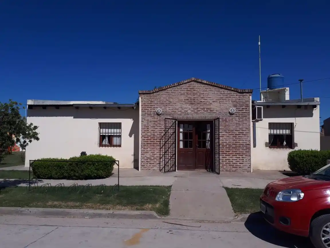 Un adolescente dañó una sala de primeros auxilios