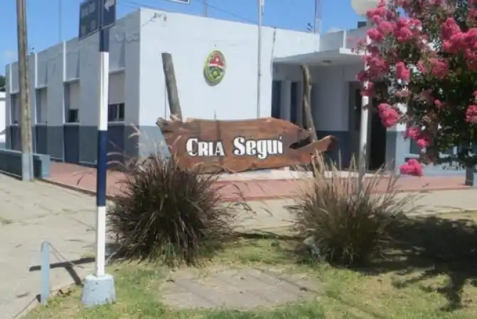 Una moto chocó a un grupo de jóvenes a la salida del local bailable en Seguí