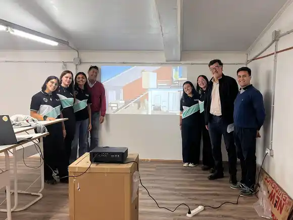 Estudiantes de San Salvador presentaron un proyecto alternativo de vivienda social al IAPV
