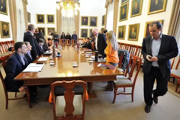De cara al final del año, Bordet impulsa un mayor control del gasto público 
