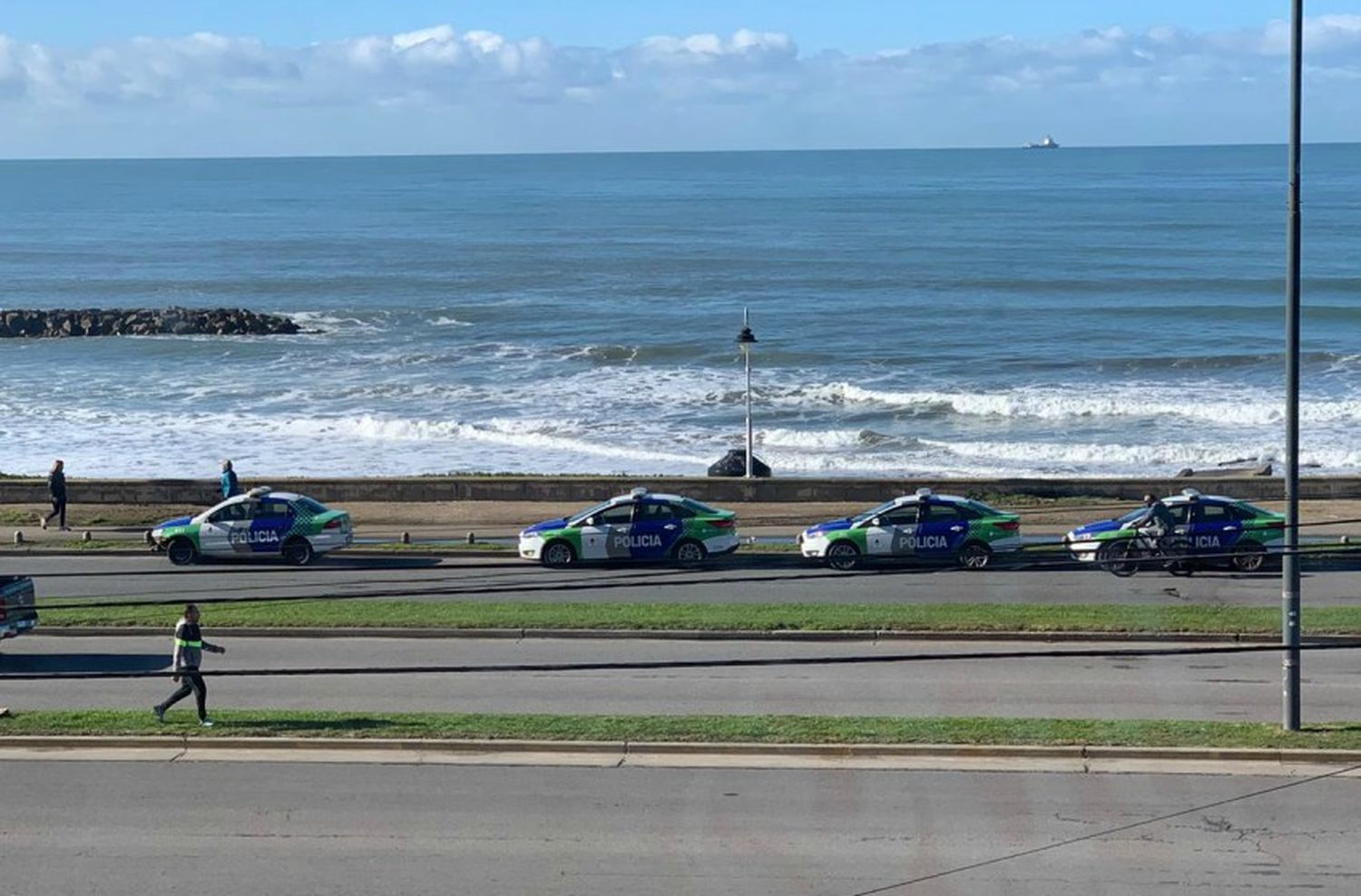 No se rinden: ida y vuelta al mar de los surfistas en La Perla