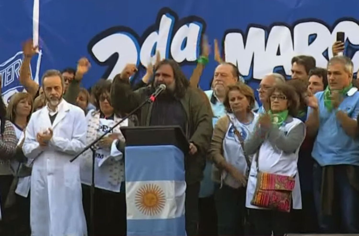 Baradel a Vidal: “Menos sets televisivos y más gestión”