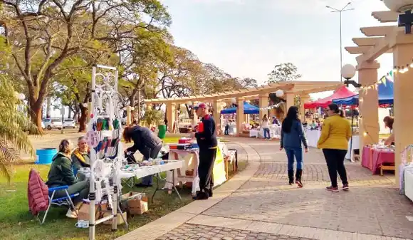 Feria “Paseo del Río” en la Costanera