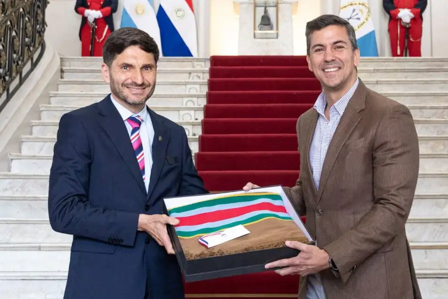 Intercambio de presentes  Prensa gobierno de la Provincia