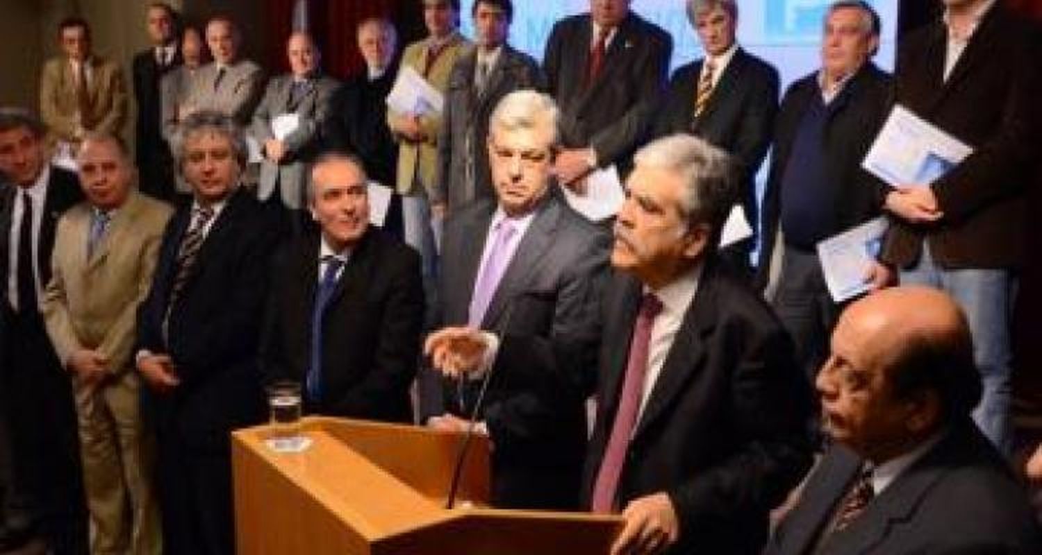 Guacone participó del lanzamiento del plan de obras con De Vido