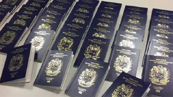 ¡SAIME NO ACLARES QUE OSCURECES! Pasaporte venezolano es uno de los más caros