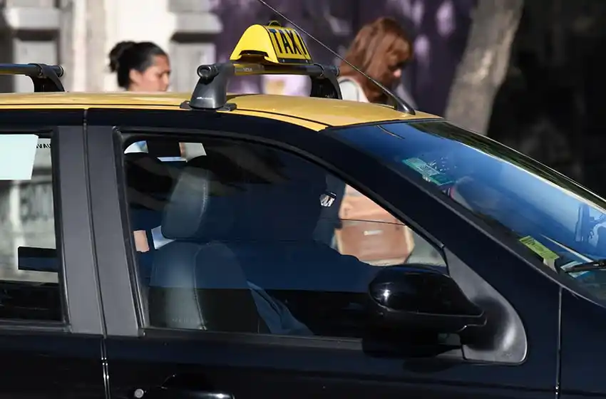 Para un sector de los taxistas, el aumento de tarifa sería «un suicidio económico»