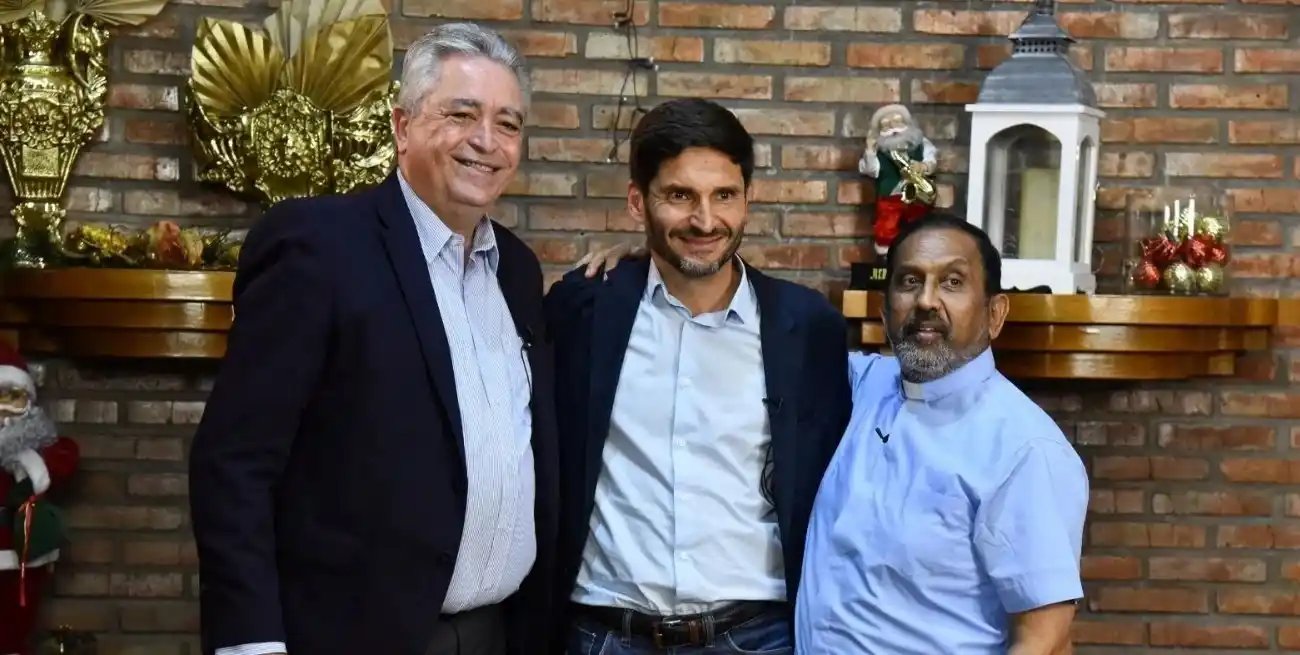 El gobernador Pullaro, el padre Ignacio y un pastor evangélico, en un histórico mensaje de fin de año. Gentileza