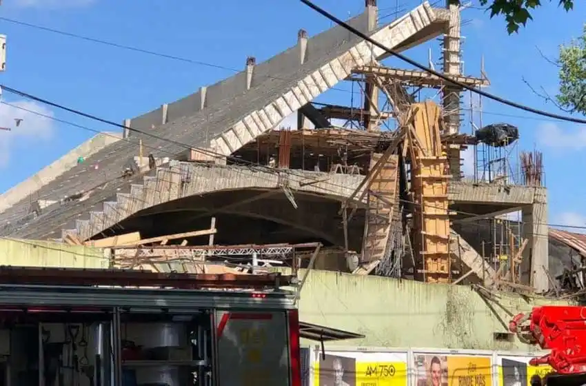 Una parte de la tribuna de Ferro se desplomó y dejó 6 obreros heridos