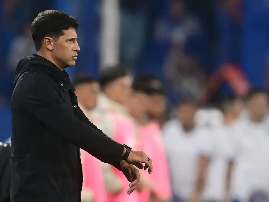 Sebastián Domínguez ya no es el entrenador de Vélez.