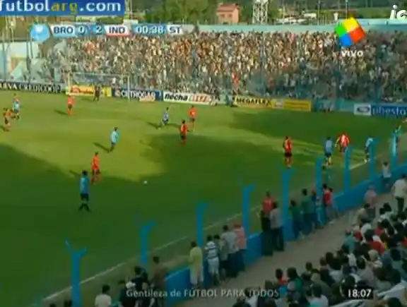 A pesar de la prohibición de visitantes, más de mil hinchas de Independiente coparon Temperley