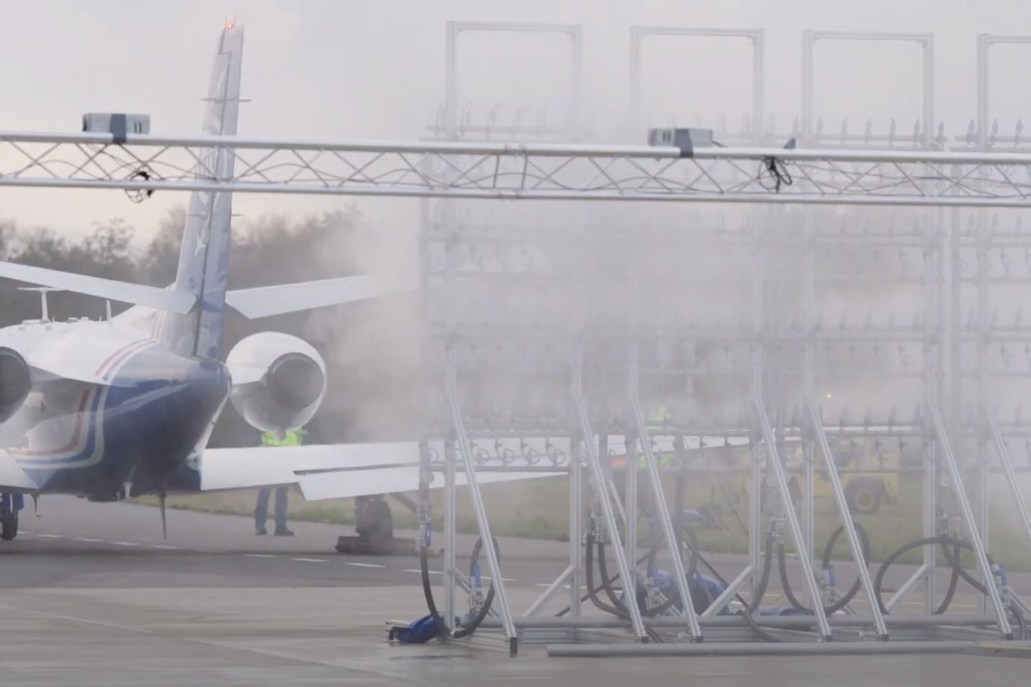 Prueban una innovadora pantalla de agua para reducir partículas ultrafinas en aeropuertos