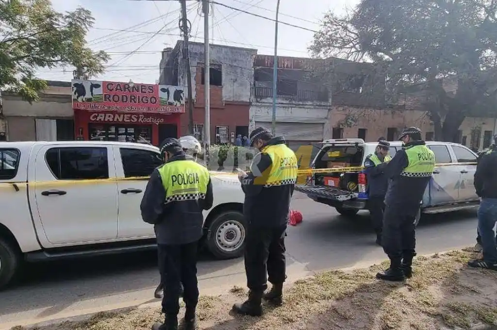 Encontraron a un jubilado muerto en el baño con 157 puñaladas