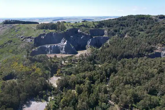 Canteras abandonadas, millones de pesos en juego y un pasivo ambiental para el futuro