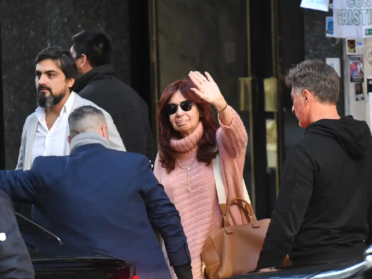 Cristina comparó la causa de la represión de diciembre del 2001 con la de Vialidad