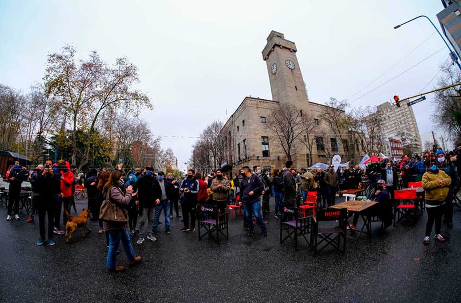 Reapertura precaria: reunión clave de gastronómicos con concejales