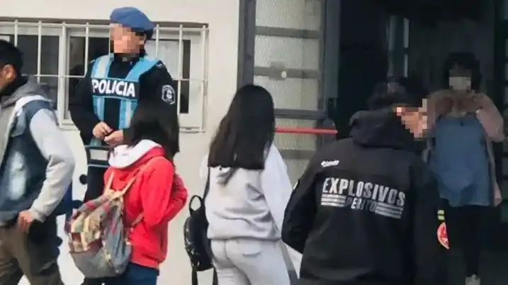 Un supuesto alumno amenazó con volar con granadas un colegio porque le pusieron malas notas