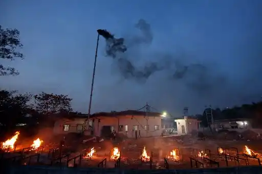 BALANCE MUNDIAL India registra récords de contagios, Argentina de muertes y Japón anuncia tercera emergencia