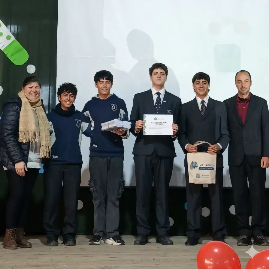 Alumnos de 7º año de Mecánica de la E.E.T. Nº 1 Dr. Pedro Radio