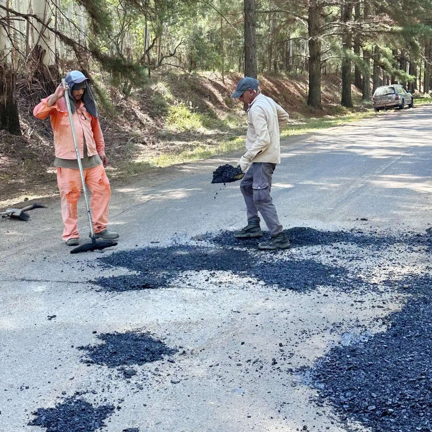 Comenzó la obra de bacheo en accesos clave al Lago de Salto Grande