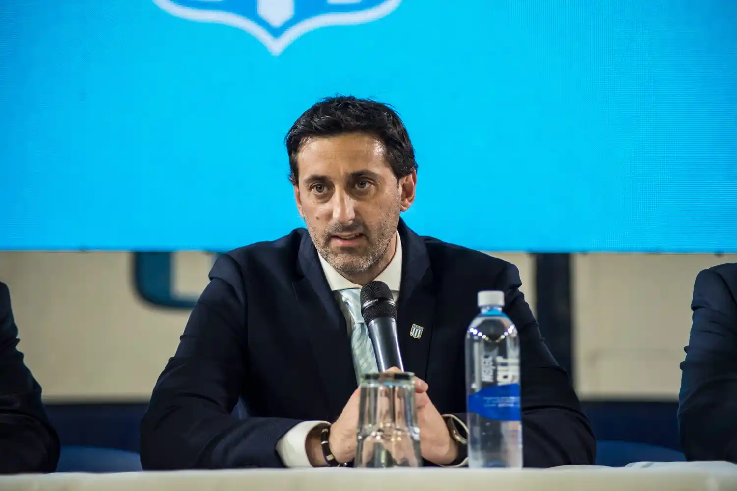 Milito rinde cuentas en Avellaneda, pero tropieza con el mercado: Racing, entre el ajuste y las promesas sin cumplir