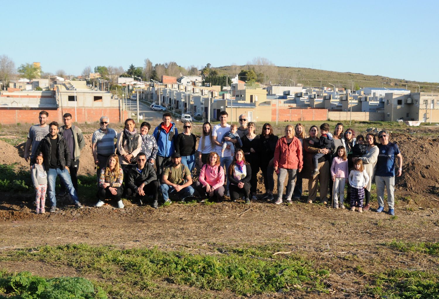 La lucha diaria y una ilusión compartida empujan a las 96 familias del barrio De Corazón Tandilense 3