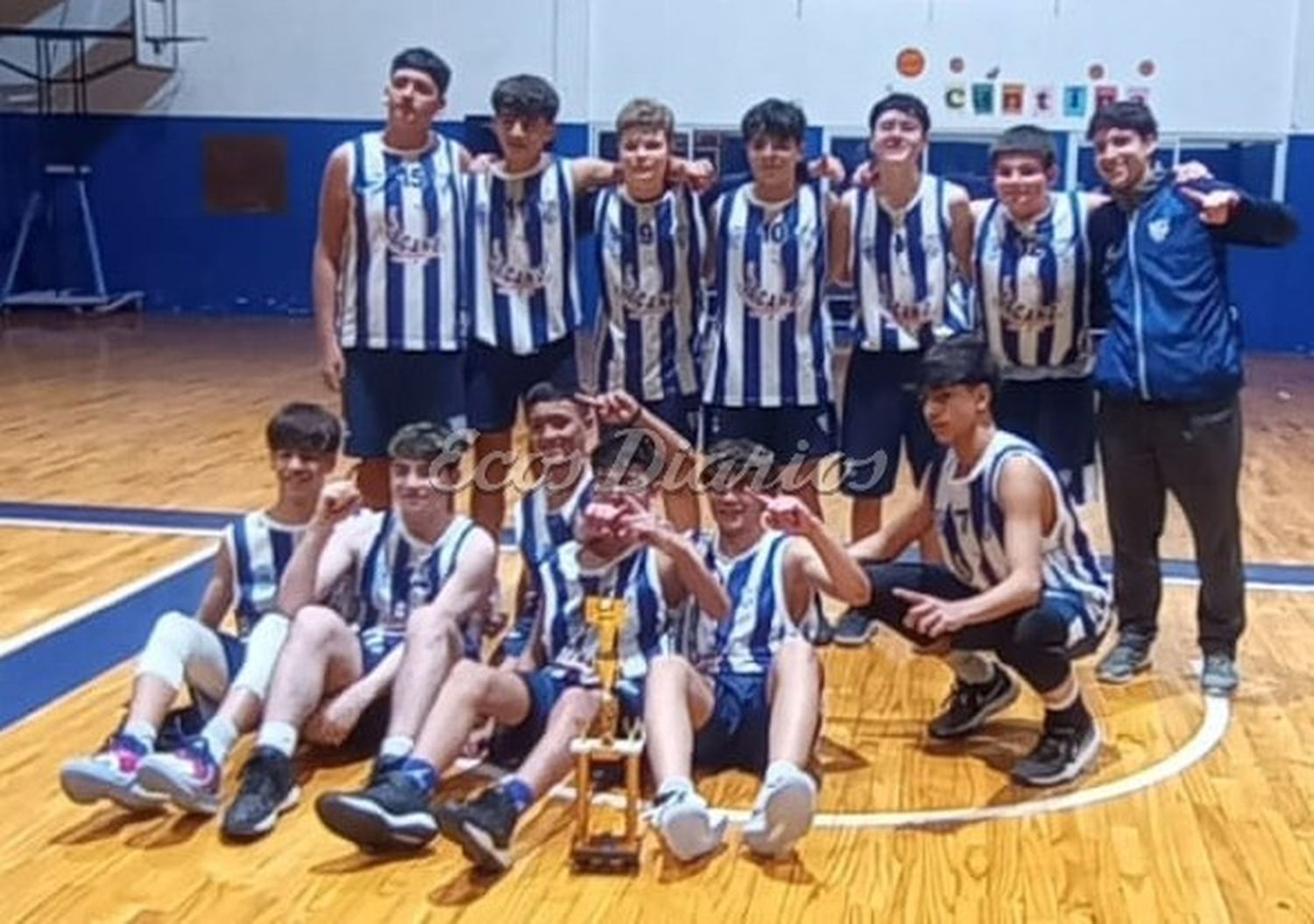 La categoría U-14 de Rivadavia campeón, Ian Arguello como técnico del plantel