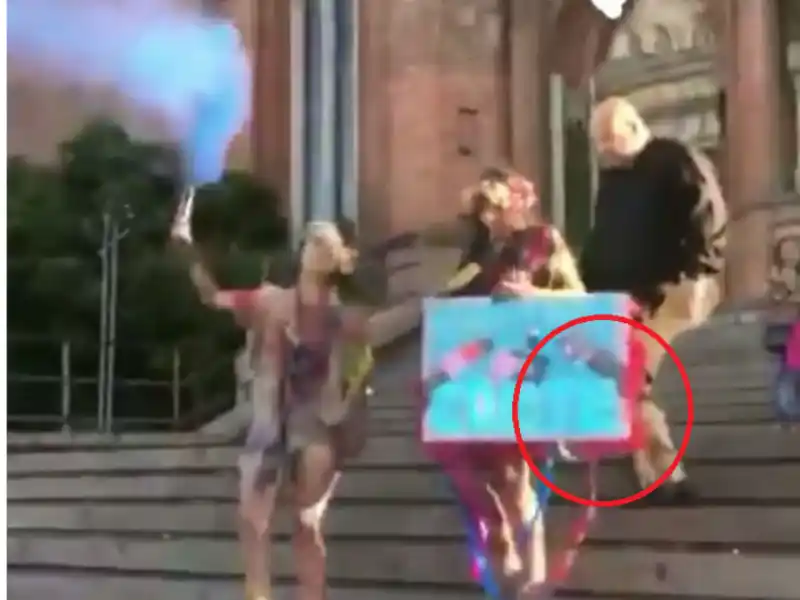 Un párroco de la Catedral de La Plata agredió a dos estudiantes que festejaban haberse recibido