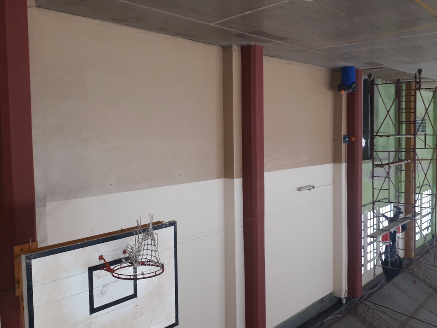 Realizan remodelaciones en el polideportivo de la escuela Ravetti
